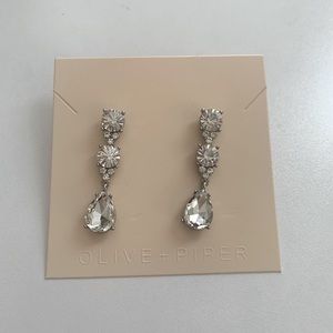 NWT Olive + Piper silver Eleanor drops